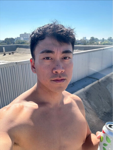 Nacktes geleaktes OnlyFans-Foto von Max Yung