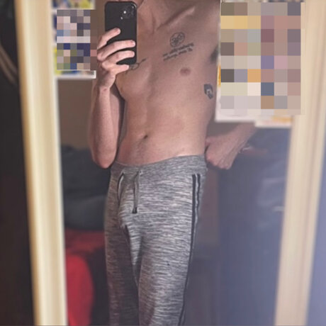 Nacktes geleaktes OnlyFans-Foto von Throbbin Hood