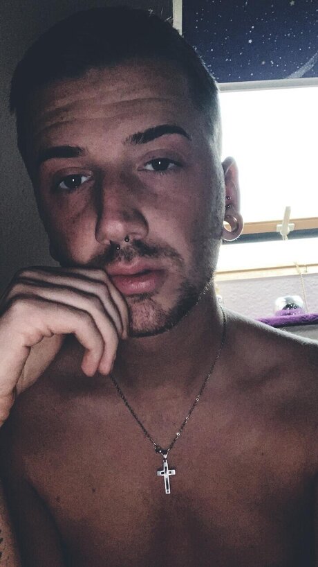 Nacktes geleaktes OnlyFans-Foto von Claudio