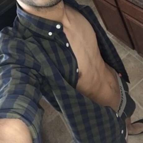 Nacktes geleaktes OnlyFans-Foto von Hung Latin Twink