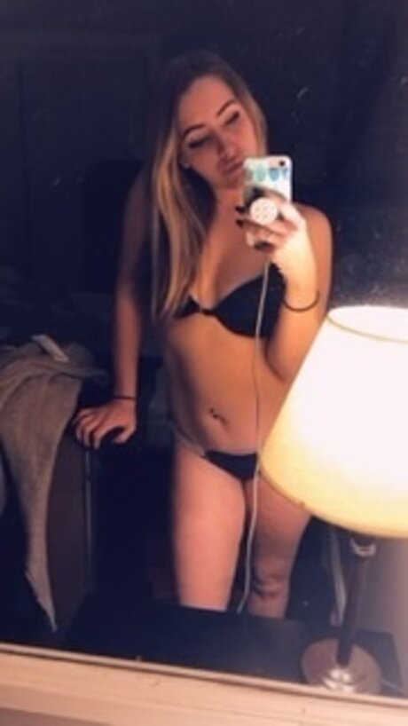Nacktes geleaktes OnlyFans-Foto von Olia