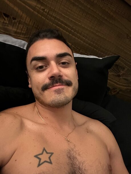 Nacktes geleaktes OnlyFans-Foto von Apollo Knight