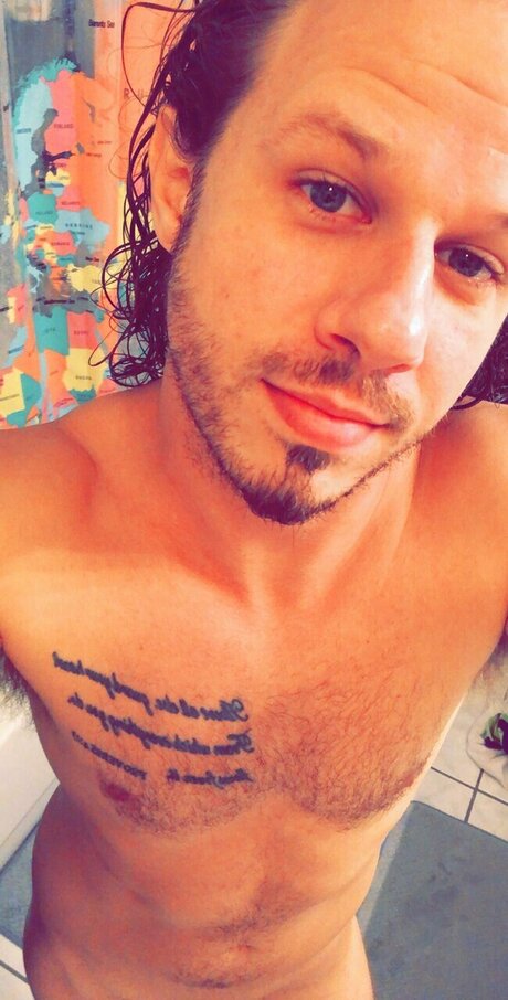 Nacktes geleaktes OnlyFans-Foto von Goldlink