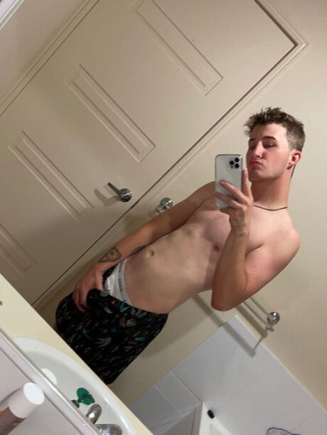 Nacktes geleaktes OnlyFans-Foto von Caspar Chambers