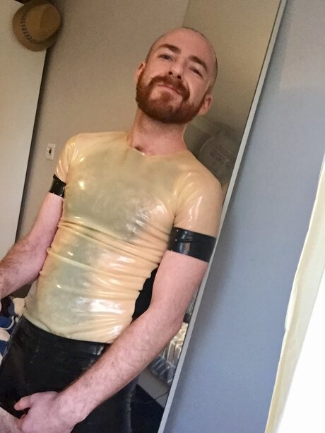 Nacktes geleaktes OnlyFans-Foto von Hairyrubbercub