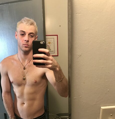 Nacktes geleaktes OnlyFans-Foto von Dev Stone