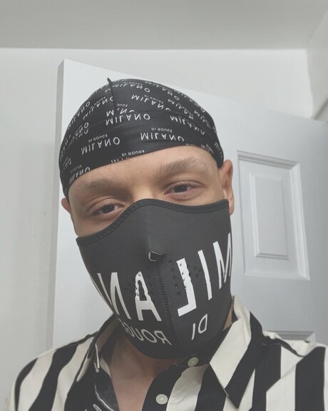 Nacktes geleaktes OnlyFans-Foto von Maskedlightskin