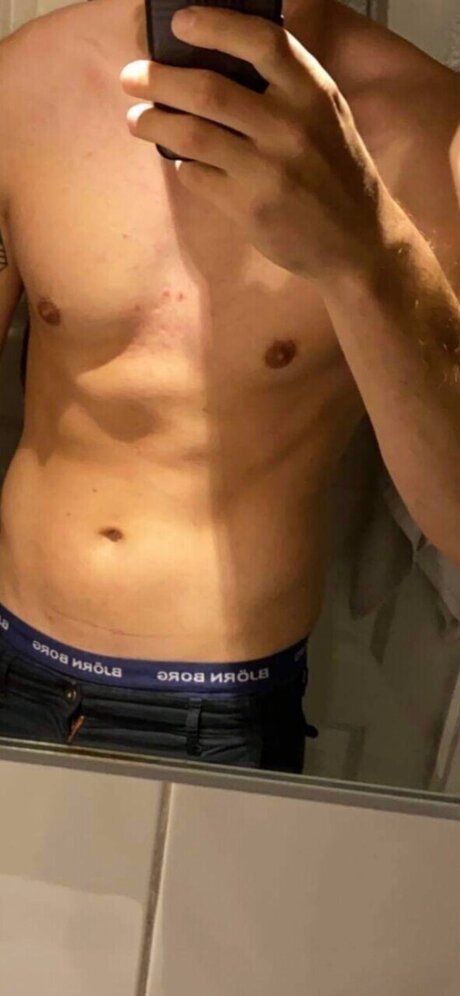 Nacktes geleaktes OnlyFans-Foto von Honysundgutt