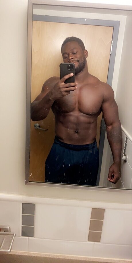 Nacktes geleaktes OnlyFans-Foto von Regularguy