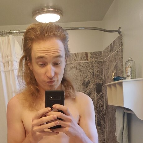 Nacktes geleaktes OnlyFans-Foto von Kinky Stoner Guy