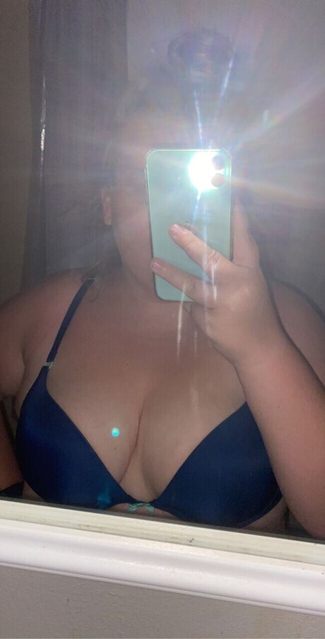 Nacktes geleaktes OnlyFans-Foto von Em