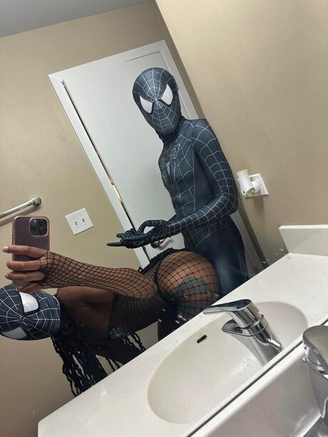 Nacktes geleaktes OnlyFans-Foto von Wild Playpen 