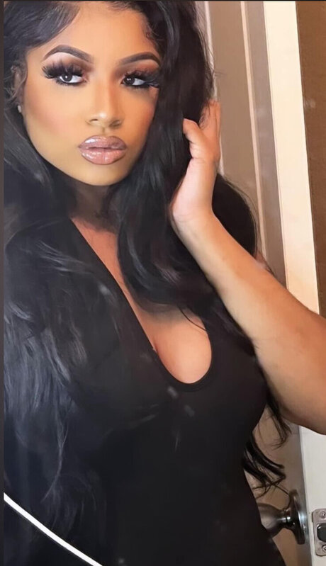 Nacktes geleaktes OnlyFans-Foto von Madam