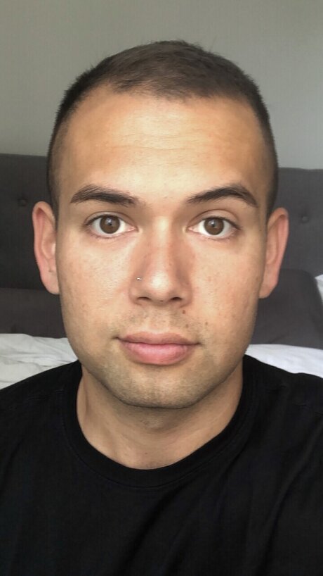 Nacktes geleaktes OnlyFans-Foto von Eddie