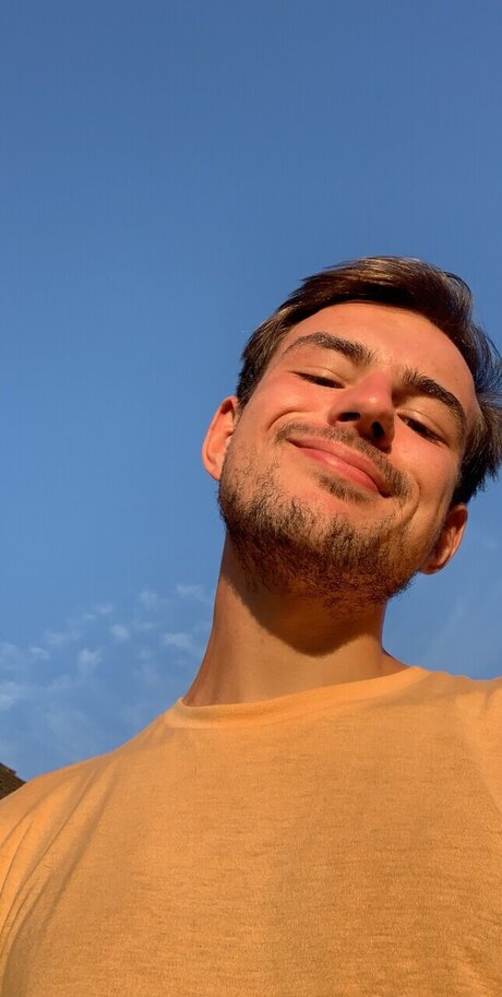Nacktes geleaktes OnlyFans-Foto von Lewis