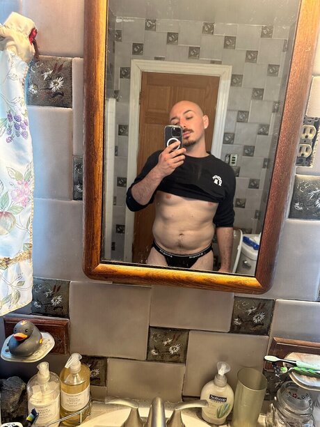 Nacktes geleaktes OnlyFans-Foto von Pelonpapixxx