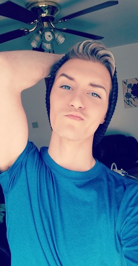 Nacktes geleaktes OnlyFans-Foto von M
