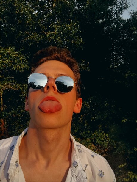 Nacktes geleaktes OnlyFans-Foto von Saturnwilliams