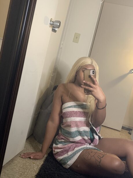 Nacktes geleaktes OnlyFans-Foto von Nija