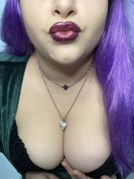 Nacktes geleaktes OnlyFans-Foto von Naomi Lavender