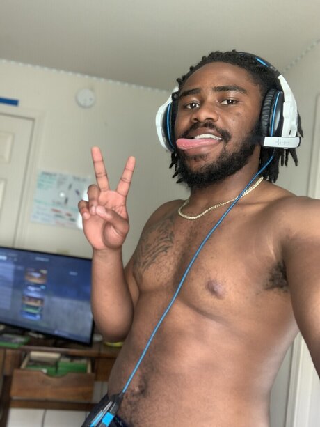 Nacktes geleaktes OnlyFans-Foto von Cornelius