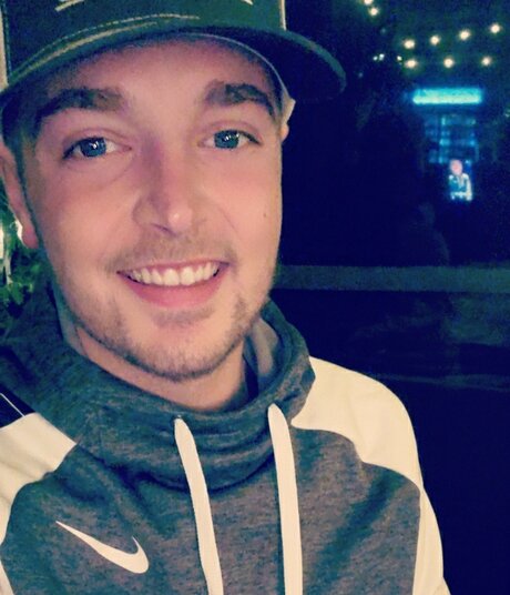 Nacktes geleaktes OnlyFans-Foto von Dylan Scott