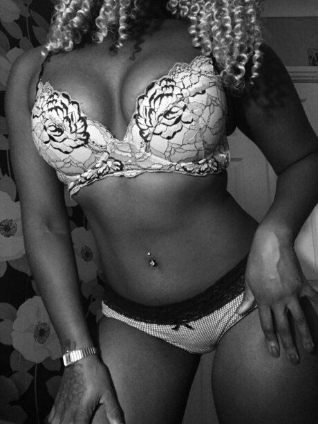 Nacktes geleaktes OnlyFans-Foto von Lusciouscurves