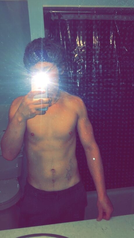 Nacktes geleaktes OnlyFans-Foto von James