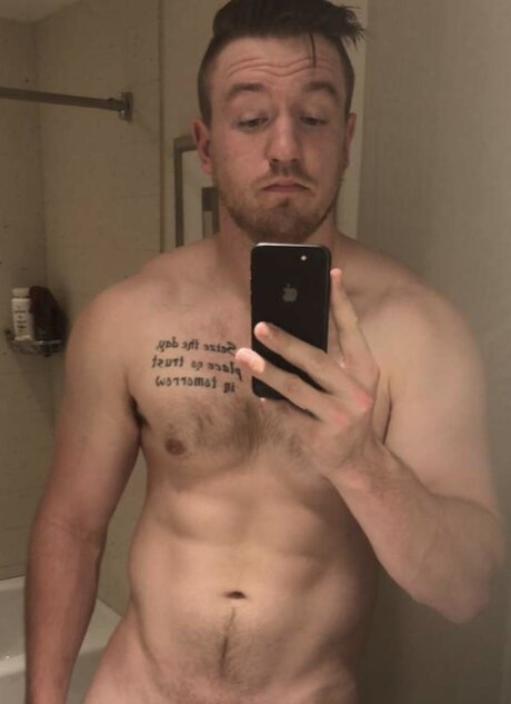 Nacktes geleaktes OnlyFans-Foto von Harold Truist