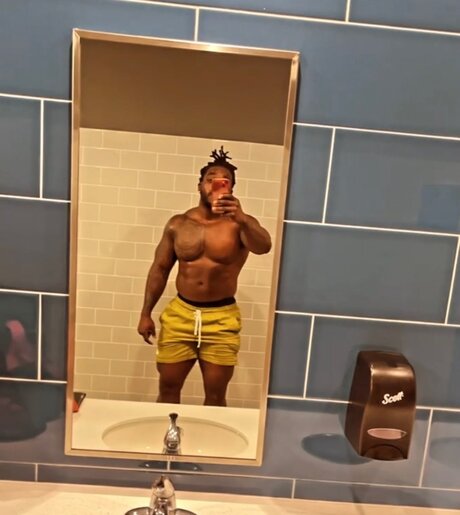 Nacktes geleaktes OnlyFans-Foto von Dreadstattoosmuscles