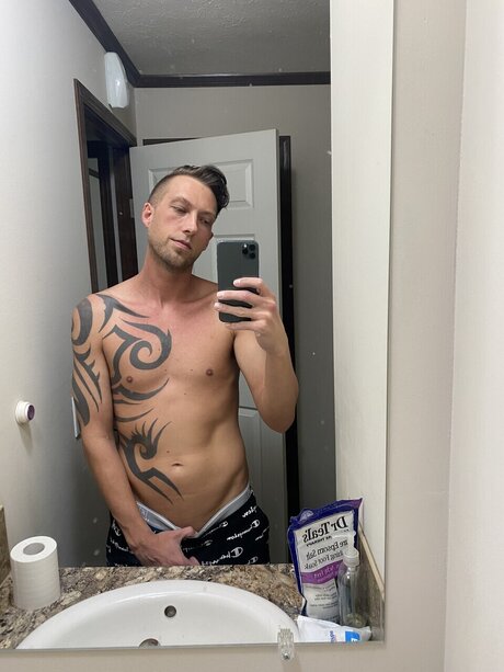 Nacktes geleaktes OnlyFans-Foto von Junior Mccarty