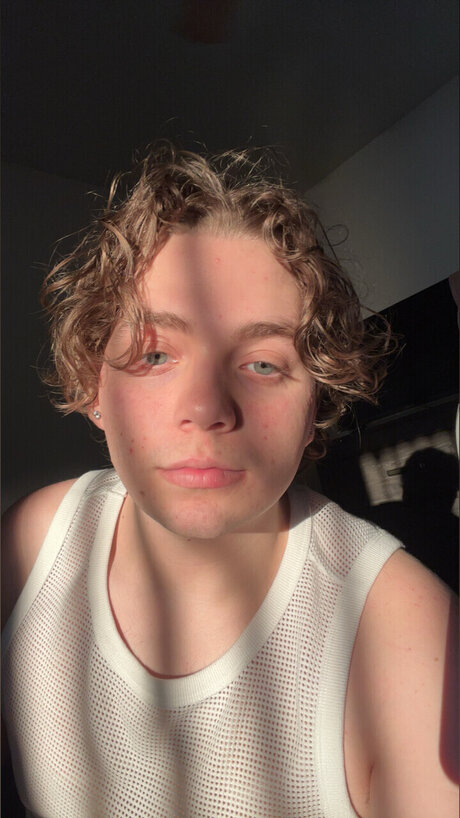 Nacktes geleaktes OnlyFans-Foto von Milliom
