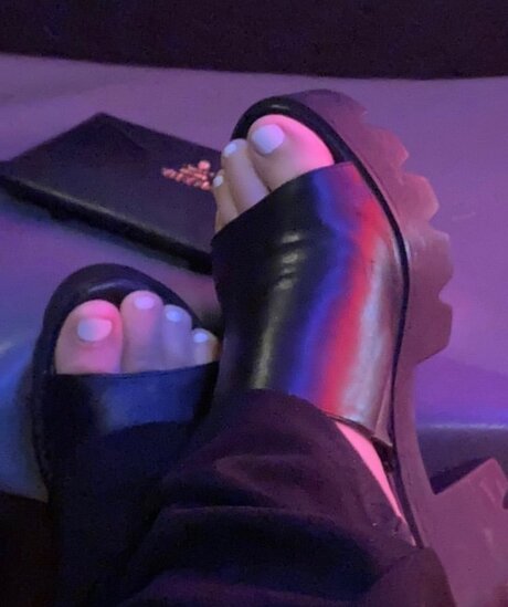 Nacktes geleaktes OnlyFans-Foto von Honey