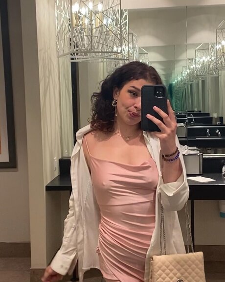 Nacktes geleaktes OnlyFans-Foto von Lola