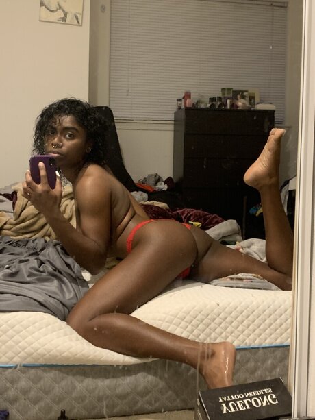 Nacktes geleaktes OnlyFans-Foto von Robyn Lynn