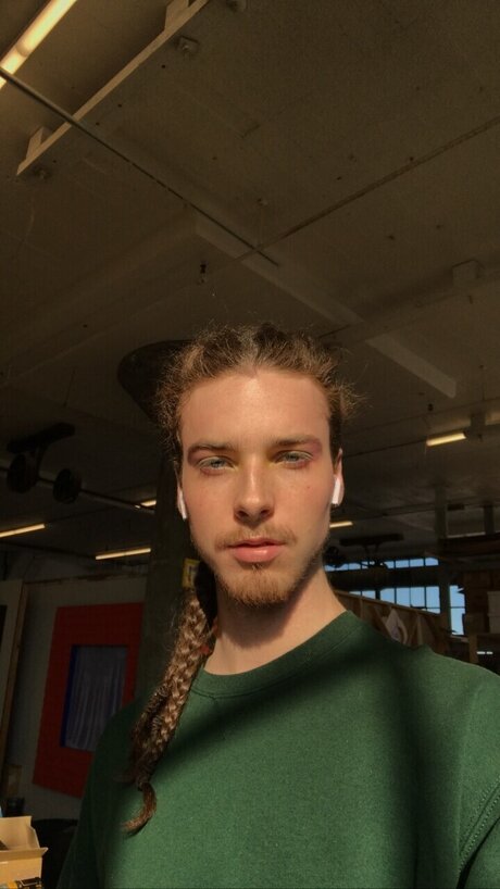 Nacktes geleaktes OnlyFans-Foto von Andrew Smith