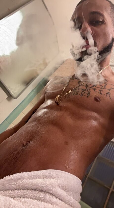 Nacktes geleaktes OnlyFans-Foto von Mikey Playhouse