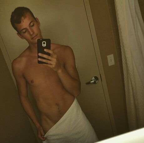 Nacktes geleaktes OnlyFans-Foto von Kevin Williams