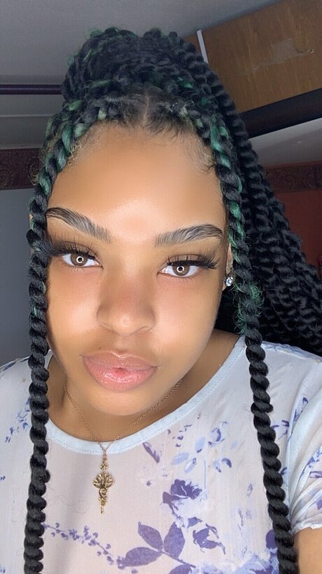 Nacktes geleaktes OnlyFans-Foto von Prettytee