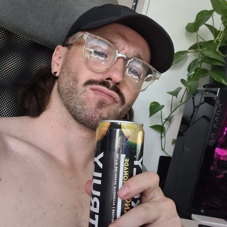 Nacktes geleaktes OnlyFans-Foto von Eruptr