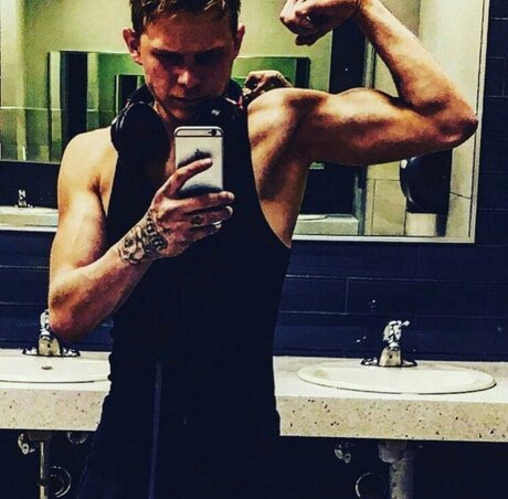 Nacktes geleaktes OnlyFans-Foto von Shawden Allen