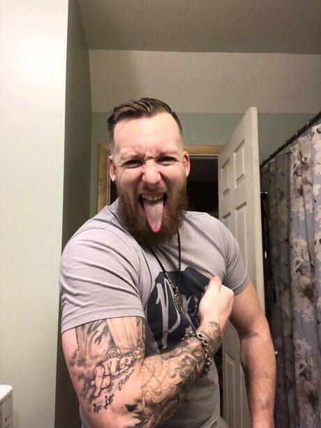 Nacktes geleaktes OnlyFans-Foto von Michael Barnhart