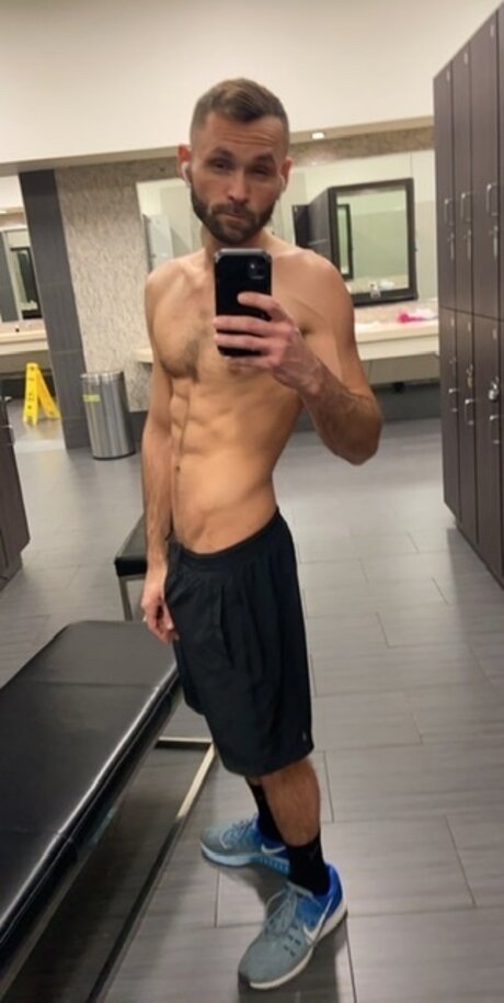 Nacktes geleaktes OnlyFans-Foto von Bruce