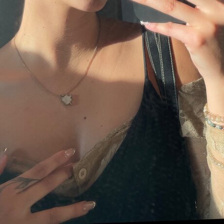 Nacktes geleaktes OnlyFans-Foto von Naomieanomie