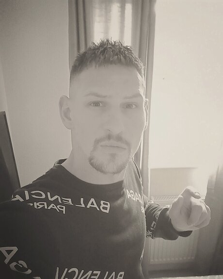 Nacktes geleaktes OnlyFans-Foto von Pabs