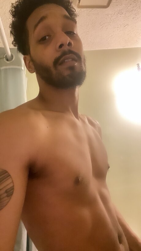 Nacktes geleaktes OnlyFans-Foto von Officialtjthekid