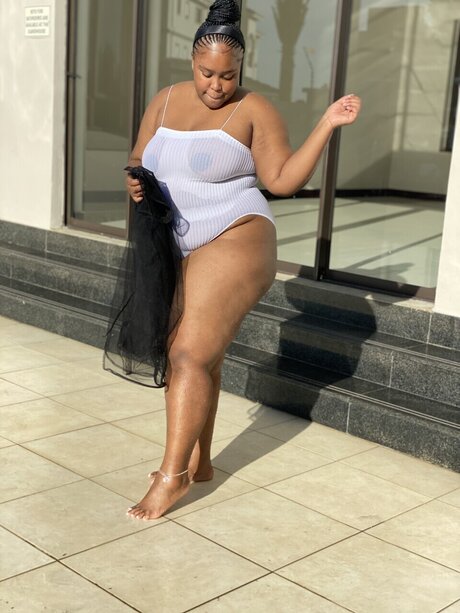 Nacktes geleaktes OnlyFans-Foto von Karabo