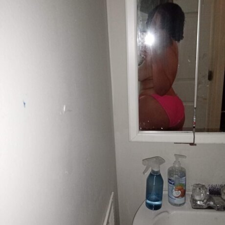 Nacktes geleaktes OnlyFans-Foto von Nina Ross