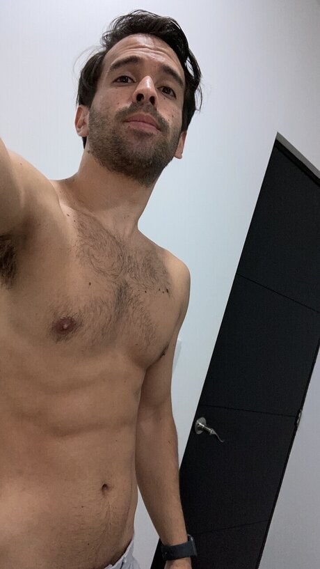 Nacktes geleaktes OnlyFans-Foto von Andres