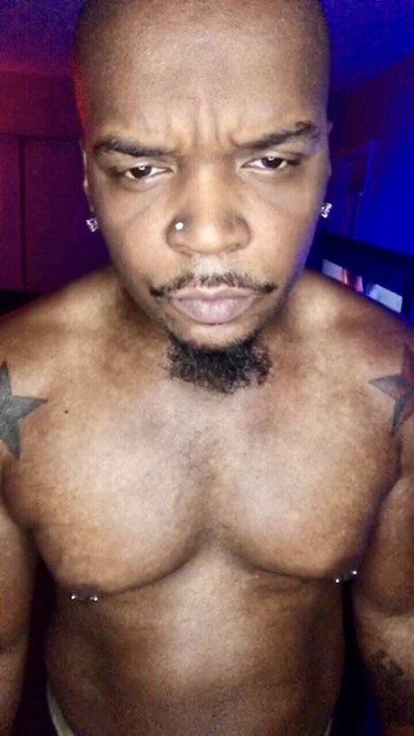 Nacktes geleaktes OnlyFans-Foto von Blacklighting